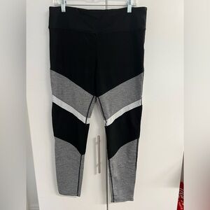 Tangerine Women's Gray and Black Leggings Sz XXL